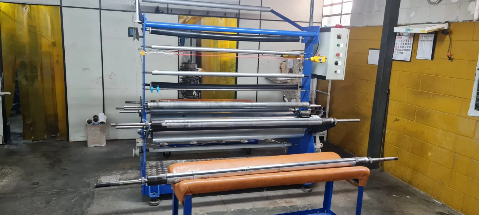 Máquina industrial de rolos vista frontal