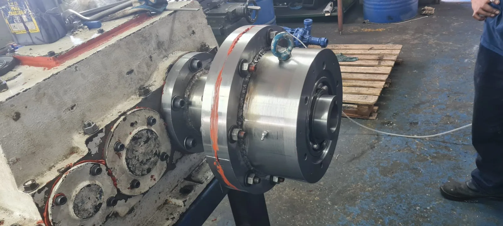 Conjunto mecânico e acoplamento instalado em máquina