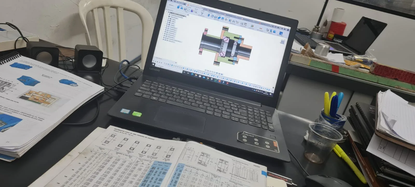 Projeto e modelagem 3D de componente industrial
